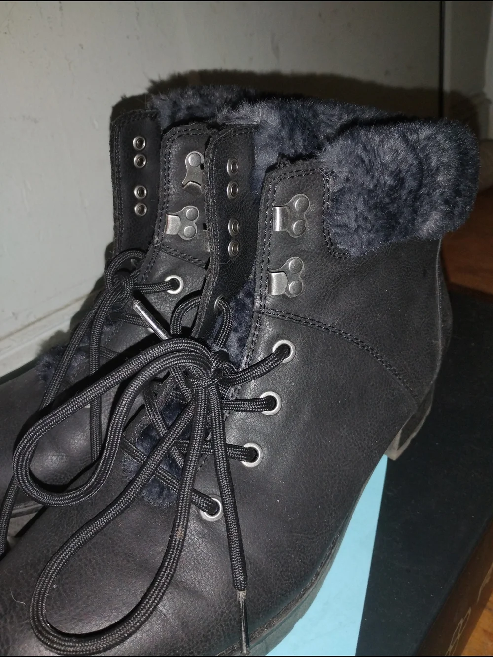 Women’s Black Faux-Fur Lined Winter Lace-Up Boots
